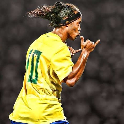 Ronaldinho #Brazil Brazil Neymar, Football Ronaldo, God Of Football, Brazil Team, Brazil Football Team, Legends Football, Neymar Football, Football Players Images, Football Illustration