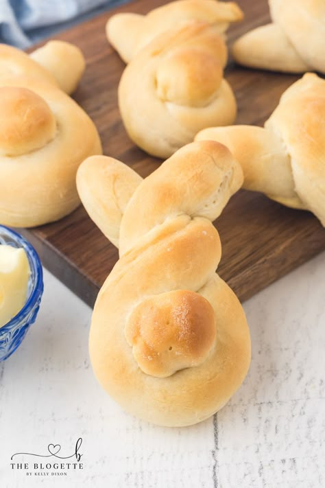 Bunny Buns Easter Dinner Rolls, Cadbury Mini Egg Recipes, Dinner Rolls Recipes, Mini Egg Recipes, Easter Bunny Rolls, Easter Rolls, Bunny Rolls, Sweet Bread Rolls, Easter Sewing