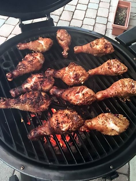 Kamado Grill Recipes, Kamado Grill, Chicken Legs, Barbecue Grill, Bbq Sauce, Chicken Thighs, Grilling Recipes, Grilled Chicken, Steak