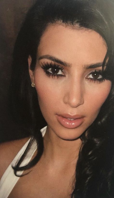 Kim Kardashian 2000's, Kim K Makeup, Young Kim Kardashian, Kim Kardashian Makeup, Kim Kardashian Hair, Kardashian Outfit, Kim K, Kardashian Jenner, Pretty Makeup