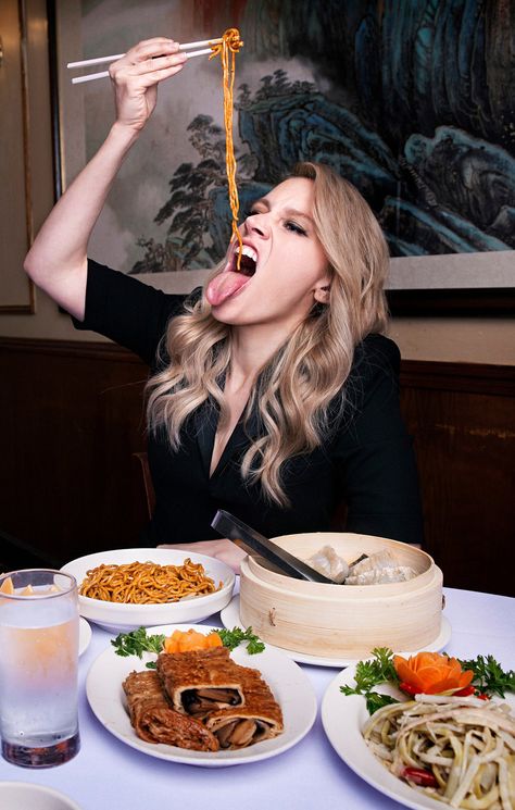 Kate Mckinnon, Pasta Plates, People Food, People Eating, Saturday Night Live, Women Humor, The New York Times, New York Times, Chef