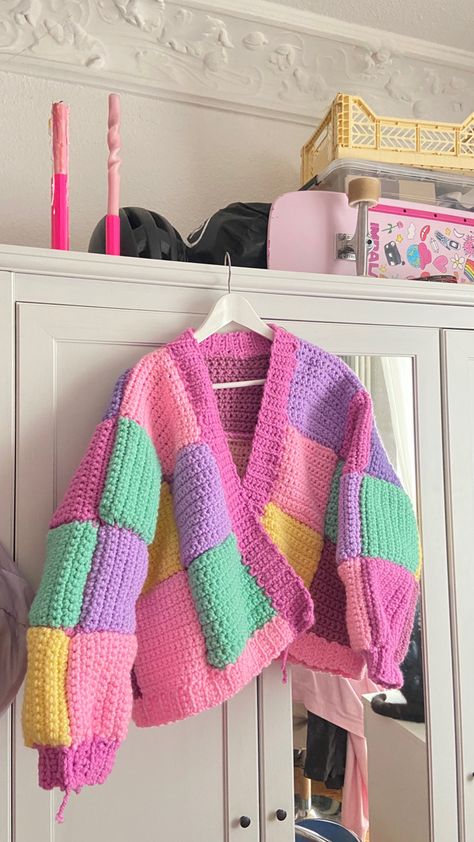 interior danish skandinavian design HAY diy handmade cute crochet pattern boxes pastel aesthetic inspiration Christmas Crochet Blanket, Crochet Sweater Design, Christmas Crochet Patterns Free, Korean Clothes, Crochet Sweater Pattern Free, Patchwork Cardigan, Handmade Stuff, Crochet Tops Free Patterns, Crochet Inspo