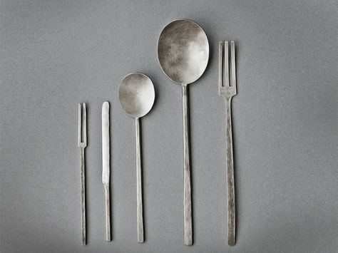 Yumi Nakamura designs her nickel and silver cutlery at her studio in Nara City, Japan Unique Flatware, Flatware Design, Cutlery Design, Silver Cutlery, Kitchen Stuff, Decoration Table, Forks, Wabi Sabi, Table Design