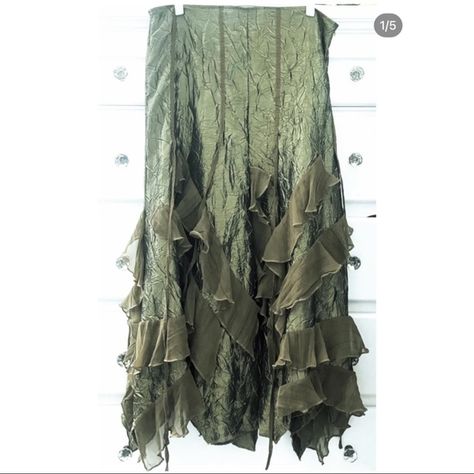 Vintage green alga dress Seaweed Inspired Fashion, Race Hairstyles, Final Piece Ideas, Butterfly Belt, Hunger Games Fashion, Pagan Clothing, Leaf Skirt, Pagan Wedding, Siren Song