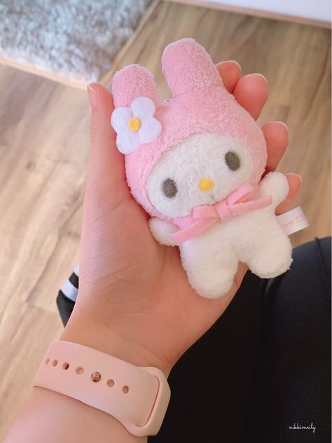 Sanrio Sewing Ideas, My Melody Sewing Pattern, Sanrio Felt Crafts, Kawaii Felt Plushies, Diy Felt Plushies, Hand Sewn Plushies, Kawaii Sewing, Hello Kitty Doll, Kawaii Felt