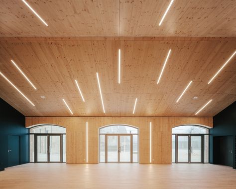 https://www.archdaily.com/980818/rotation-workshops-multi-purpose-hall-and-association-house-acau-architects/626755553e4b3133c1000065-rotation-workshops-multi-purpose-hall-and-association-house-acau-architects-photo?next_project=no Multi Purpose Hall, Gym Architecture, Multipurpose Hall, Community Halls, Hall Interior, Multipurpose Room, Sports Complex, Keep The Lights On, Hall Design