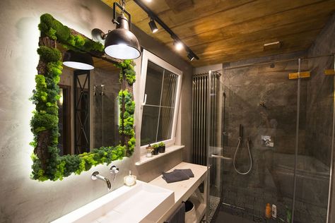 Moss Mirror Bathroom, Moss In Bathroom, Moss Bathroom Decor, Mossy Bathroom, Woodsy Bathroom, Wood In Bathroom, Moss Concrete, Moss Bathroom, Mountain Bathroom