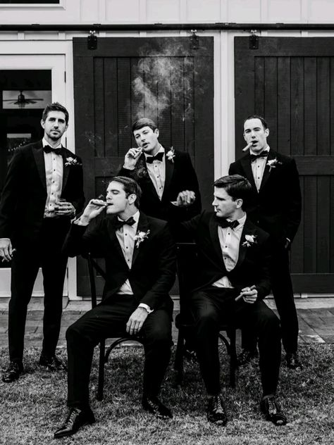 Groom And Groomsmen Cigars, Gangster Wedding Photos, Groomsman Wedding Photos, Groomsmen Prompts, Black Tie Wedding Photography, Mob Wedding Theme, Groom With Groomsmen Photos, Wedding Photography Groomsmen, Gangster Wedding Theme