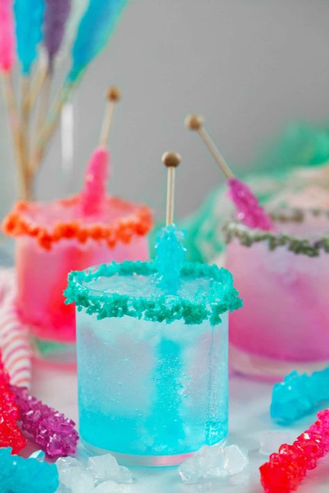 Rock Candy Cocktail -- These Rock Candy Cocktails are incredibly easy to make with just a few ingredients. The pretty drinks are simple vodka sodas with a rock candy stick stirred in for a little sweetness and fun color! Rock Candy Cocktail, Make Rock Candy, Fun Drink Recipe, Candy Stick, Best Summer Cocktails, Candy Cocktails, Candy Drinks, Colorful Drinks, Yummy Alcoholic Drinks