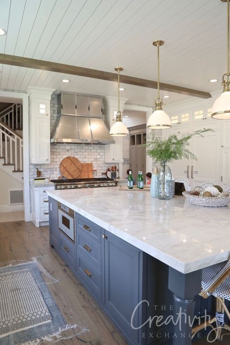 Woodharbor Cabinets Kitchens, Nantucket Style Homes Interior, Turtle House, Black Tile Bathrooms, Nantucket Style Homes, Nantucket Home, Lake House Kitchen, Nantucket Style, Cabinet Paint