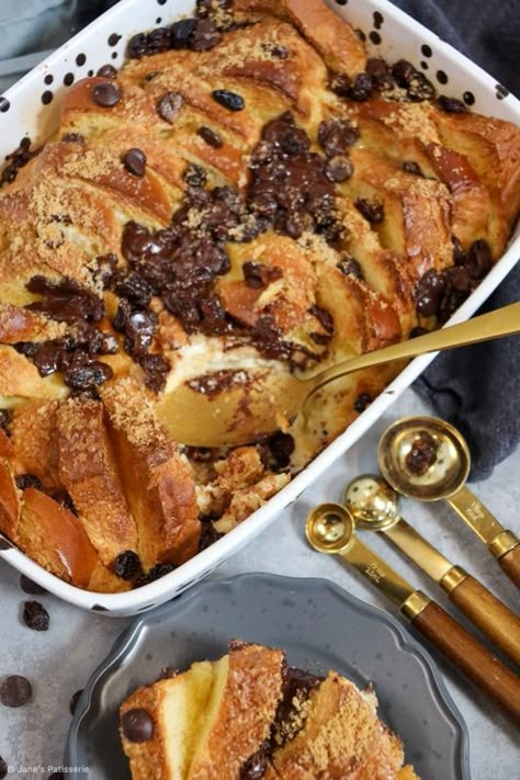 Bread & Butter Pudding! Bread Butter Pudding Recipe, Egg Custard Pudding, Brioche Bread And Butter Pudding, Autumn Puddings, Valentine Baking Recipes, Bear Baking, Bread And Butter Pudding Recipe, Jane Patisserie, Bread Butter Pudding