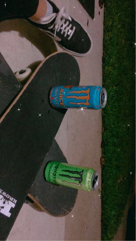 Monster Energy Skateboard, Skater Vibes Aesthetic Wallpaper, Aesthetic Skateboard Photos, Skateboard Aesthetic Pictures, Skater Aesthetic Pictures, Skateboard Wallpaper Aesthetic, Cool Skateboards Designs, Skate Asthetic, Skateboard Aesthetic Wallpaper