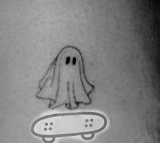 Приведение кататься на скейтборде Ghost On A Skateboard Tattoo, Ghost On Skateboard, Skateboard Tattoo, Creepy Ghost, Cartoon Painting, Tatting, Art Tattoo, Skateboard, Tattoo Ideas