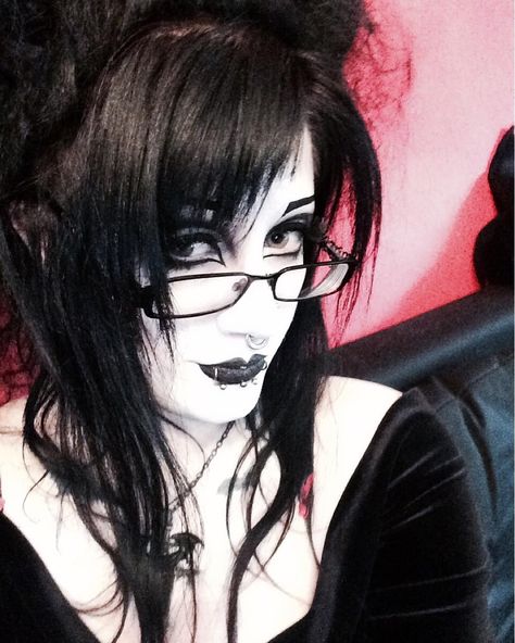 Did you know that wearing glasses instantly raises your IQ by 20 points and makes you good at computers? 🤓👍🏻 #iactuallywearglasses #goth… Goths With Glasses, Goth Glasses Frames, Goth Makeup With Glasses, Goth With Glasses, Goth Glasses, Gothic Glasses, Goth Hairstyles, Dark Gothic Fashion, Types Of Goth