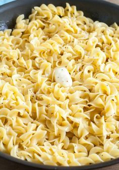 Buttered Egg Noodles Recipe, Buttered Egg Noodles, Buttered Noodles Recipe, Heart Healthy Recipes Low Sodium, Egg Noodle Recipes, Noodle Recipes Easy, Pasta Side Dishes, Buttered Noodles, Sticky Toffee Pudding