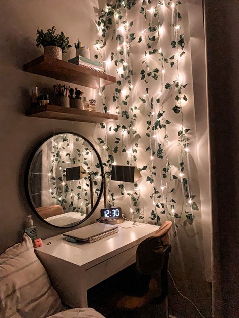 Make Up Area In Bedroom Small Spaces Makeup Vanities, Makeup Area For Small Spaces, Fairy Lights Office Desk Areas, Desk String Lights, Fairy Light Desk Setup, Desk Makeup Ideas, Makeup Areas In Bedroom, Cozy Vanity Aesthetic, Vanity In Office