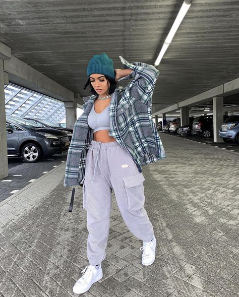 Looks Hip Hop, Cargo Outfit, Streetwear Girl, Tomboy Style Outfits, Parking Garage, Cute Comfy Outfits, Streetwear Fashion Women, Tomboy Fashion, Baddie Outfits Casual