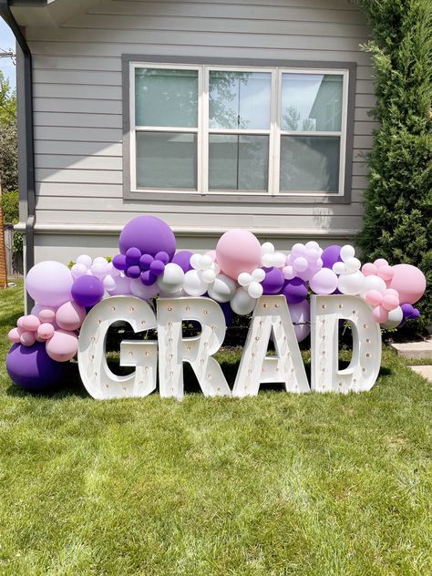 Graduation Party Purple Theme, Lavender Theme Graduation Party, Purple And White Graduation Party, Lavender Grad Party, Purple Gold Graduation Party Ideas, Lilac Graduation Party, Graduation Party Decor Purple, Purple Themed Graduation Party, Pink And Purple Graduation Party