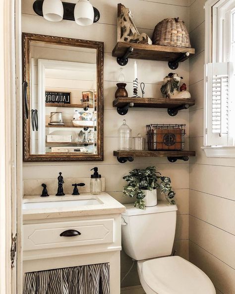 Melissa | FunctionalFarmhouse on Instagram: “Up in stories today I’ve been working in my bathroom... but, not this one... so if you want to see what 👏🏼 I 👏🏼 did 👏🏼 all 👏🏼 by 👏🏼 myself…” Small Rustic Bathroom Ideas, Small Rustic Bathroom, Half Bathroom Ideas, Makeover Kamar Mandi, Top Bathroom Design, Simple Bathroom Decor, Diy Organizer, Farmhouse Renovation, Bathroom Farmhouse Style