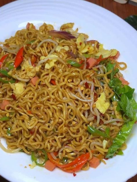 Fried Noodles Recipe, Homemade Chinese, Homemade Chinese Food, Food Asian, Fried Noodles, Noodles Recipe, Instant Noodle, Cooking Class, Asian Cooking