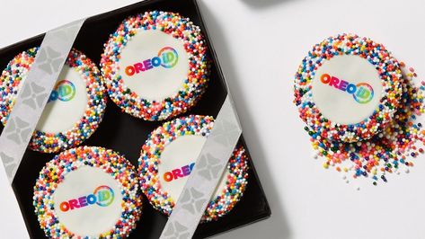 Oreo Launches DIY Cookie Design Site 'OREOiD' Custom Oreo Cookies, Customized Oreos, Custom Oreos, Oreo Design, Hot Sauce Packaging, Bf Gift, Dippin Dots, Grinch Party, Diy Cookie