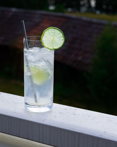 Vodka Water, Low Carb Cocktails, Vodka Lime, Keto Cocktails, Vodka Soda, Perfect Diet, Soda Water, Lime Soda, Keto Drink