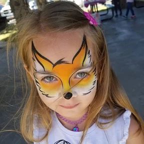 Fox Face Paint, Mask Face Paint, Animal Face Paintings, Face Painting Tips, Caricature Drawings, Professional Face Paint, Girl Face Painting, Festival Face, Face Painting Easy