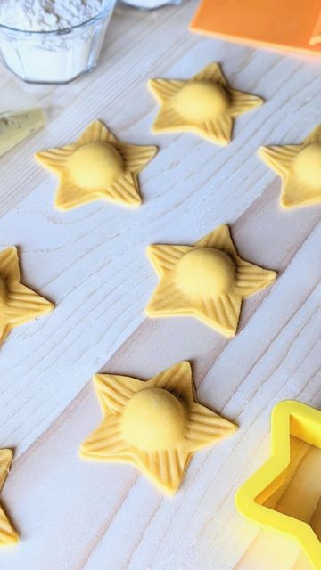 Christmas Ravioli, Ravioli Ideas, Seashell Pasta, Christmas Pasta, Ravioli Pasta, Ravioli Recipe, Handmade Pasta, Pasta Fatta In Casa, Cool Shapes