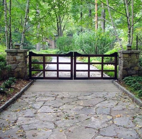 Top 60 Best Driveway Gate Ideas - Wooden And Metal Entrances Driveway Gate Ideas, Farm Gates Entrance, Entrance Gates Driveway, Wooden Gate Designs, Entrance Landscaping, Metal Driveway Gates, Tor Design, Driveway Entrance Landscaping, Farm Entrance