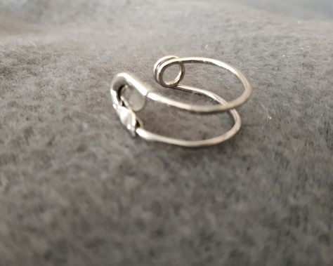 Safety Pin Ring, Saftey Pin, Pin Ring, Twenty Twenty, Safety Pin, Diy Jewelry, Heart Ring, Art Inspiration, Silver Rings