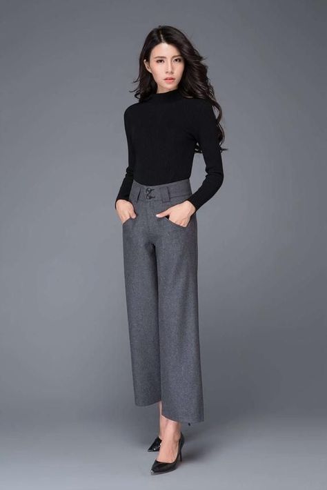 ecd62de20ea67e1c2d933d311b08178adesc51586552ri Office Wear Pants Women, Grey Bootcut Pants Outfit, Dark Gray Pants Outfit For Work, Grey Loose Pants Outfit, How To Style Gray Pants, Grey Work Pants Outfit, Grey Pants Outfit Women, Women Engineer Work Outfit, How To Style Grey Pants