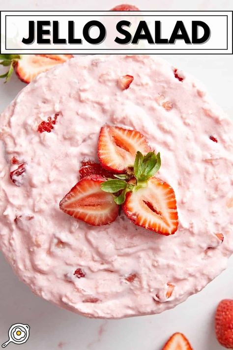 Fluff Jello Salad Recipe, Fluff Deserts, Jello Salad Recipes, Inexpensive Desserts, Jello Pudding Desserts, Jello Deserts, Summertime Desserts, Dessert Salad Recipes, Pink Salad