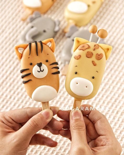 Animal Cakesicles, Isabella Cake, Animal Cake Pops, Tiger Cake, Fox Cake, Food Business Ideas, Elephant Cakes, Safari Cakes, Chocolate Covered Treats