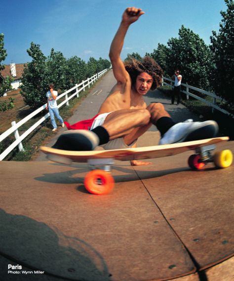 Alva Large Tony Alva, 남성 근육, Skate Photography, Skate Photos, Skateboard Photography, Chuck Palahniuk, Action Pose Reference, Male Pose Reference, Photographie Portrait Inspiration