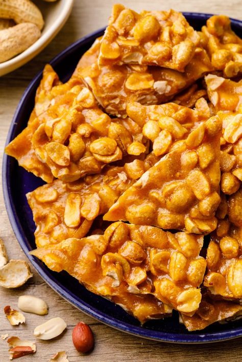 Microwave Peanut Brittle - Microwave Meals Microwave Mashed Potatoes, Microwave Peanut Brittle Recipe, Microwave Oatmeal, Microwave Pizza, Microwave Peanut Brittle, Peanut Brittle Recipe, Microwave Meals, Brittle Recipes, Quick Dessert