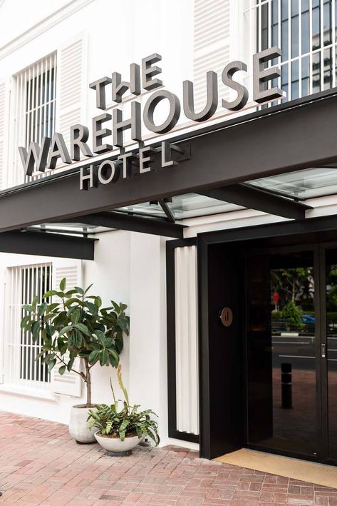 The Warehouse Hotel in Singapore: a beautiful boutique hotel with an industrial-chic atmosphere Hotel Sign, Hotel Signage, Hotel Facade, Hotel Exterior, Hotel Entrance, Entrance Design, Wayfinding Signage, Unique Houses, Signage Design