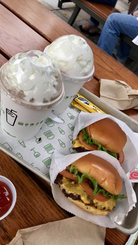 #burger #shakes # milkshake #atlanta Burger And Milkshake, Burgers And Shakes, Yummy Seafood, Shake Shack, Smash Burger, Chicken Burgers, Pretty Food, Cheeseburger, Yummy Food Dessert