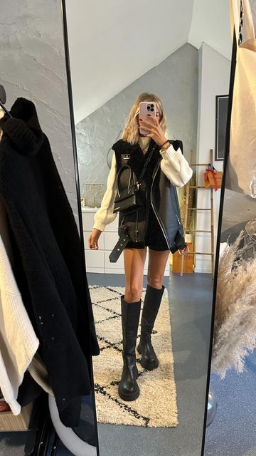 𝐎𝐏𝐇𝐄𝐋𝐈𝐄 🦋 on Instagram: "Nouveau look!🤩❤️‍🔥 Vous aimez? Pull : HANGAR86 Bottes : Zara (ancienne co) (Il y en a des similaires : 3016/010 Veste : Zara 2969/250 #happy #look" Oreo, Fall Winter, Zara, On Instagram, Quick Saves, Instagram