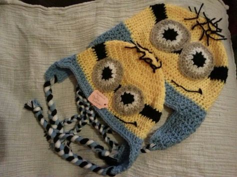 Adult & child matching minion hats ♥ Minion Beanie, Minion Hats, Crochet Fashion, How To Look Better, Sewing, Hats, Crochet