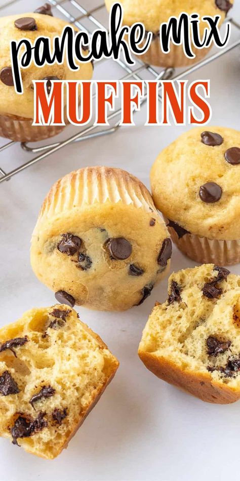 5 Ingredient Pancake Muffins Mix Recipe makes a dozen tender muffins, but only take 25 minutes from start to finish! Easy and delicious! Chocolate Chip Pancake Muffins, Pancake Mix Muffins Recipe, Pancake Mix Muffins, Muffin Mix Recipe, Chocolate Chip Pancake, Pancake Mix Recipes, Pancake Muffins, Apple And Peanut Butter, Simple Muffin Recipe