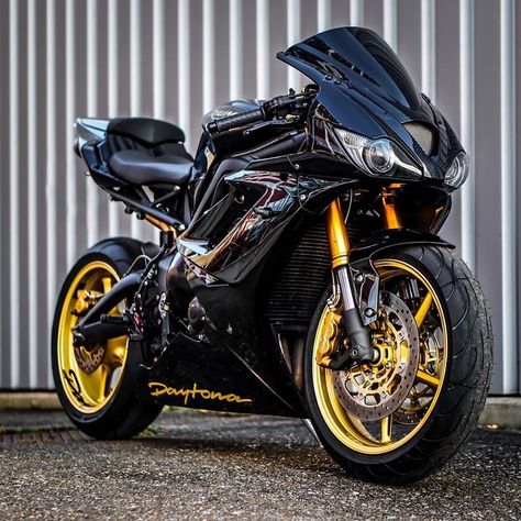 Black And Gold Motorcycle, R3 Yamaha, Ninja Bike, Yamaha R3, Touring Bike, Super Bikes, Bike Life, Sport Bikes, Black N Yellow