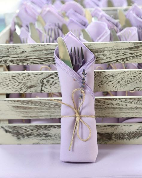 Lavender Wedding Theme, Lavender Baby Showers, Purple Bridal Shower, Diy Wedding On A Budget, Rustic Wedding Decorations, Deco Champetre, Lilac Wedding, Purple Wedding Flowers, Purple Party