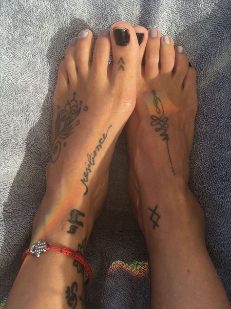 Patchwork Feet Tattoos, Foot Sleeve Tattoo, Cute Feet Tattoos, Grounded Tattoo, Foot Tattoo Placement, Foot Tattoo Ideas, Font Tato, Tattoo On Foot, Cute Foot Tattoos