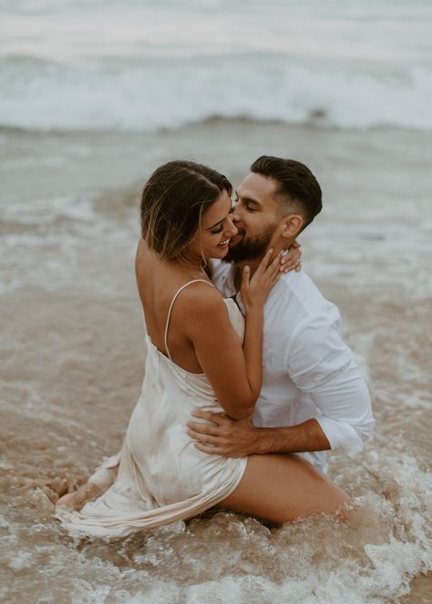 Water Engagement Photos, Engagement Photos On The Beach, Gloomy Sky, Engagement Photo Shoot Beach, Creative Photo Ideas, Engagement Pictures Beach, Couples Beach Photography, Couple Beach Pictures, Couple Beach Photos