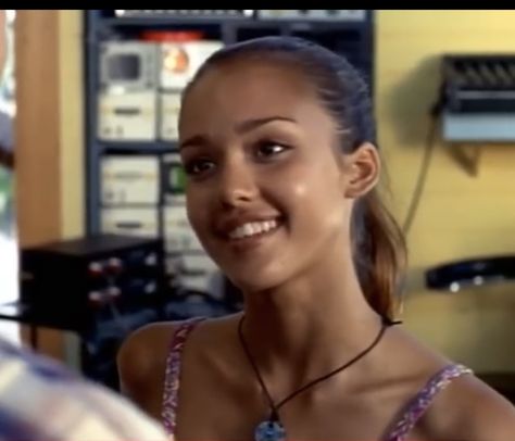 Jessica Alba Flipper, Jessica Alba Makeup, Young Jessica Alba, Lowkey Rapper, Good Movies To Watch, Girl Swag, Simple Trendy Outfits, Jessica Alba, Just Girl Things