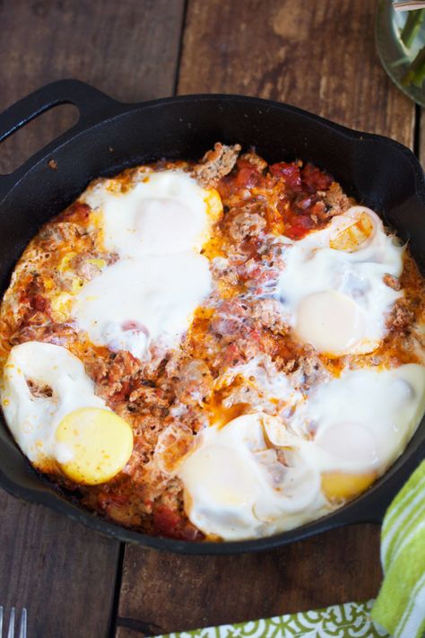 3 Ingredient Breakfast Skillet - meh. its just turkey and salsa and eggs. Not really sure I expected something amazing, but it will keep me full for the week I guess. Keto Turkey, Whole30 Breakfast Recipes, Turkey Egg, Breakfast Skillet Recipes, Turkey Breakfast, Breakfast Skillet, Whole 30 Breakfast, 3 Ingredient Recipes, Ground Turkey Recipes