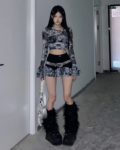 Long Sleeve Rave Outfit, Modest Rave Outfits, Preformance Outfits, Ulzzang Fashion, Tomboy Style Outfits, Futuristic Fashion, Fire Fits, Pretty Style, Rave Outfits