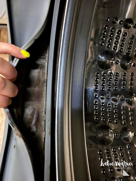 How To: Clean & Sanitize a Front Load Washer – {the girl on foxy lane} Clean Front Loading Washer, Clean Washer, Washer Cleaner, Washing Machine Cleaner, Diy Cleaning Solution, Homemade Cleaning Solutions, Cleaning Tricks, Clean Washing Machine, Front Loading Washing Machine