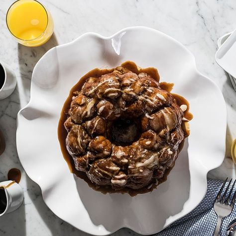 Bourbon-Maple Monkey Bread Bourbon Dessert, Caramel Monkey Bread, Maple Caramel, Monkey Bread Recipe, Maple Bourbon, Sugar Plums, Bread Soft, Breaking Bread, Catering Desserts