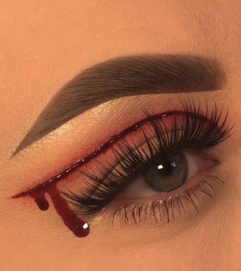 Fun Makeup Ideas Halloween Easy, Small Halloween Makeup, Halloween Makeup Simple Easy, Halloween Makeup Easy Simple Cute, Make Halloween Simples, Hallowen Idea, Simple Halloween Eye Makeup, Halloween Simple Makeup, Makeup Halloween Simple